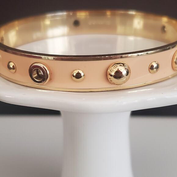 Coach Apricot Beige Enamel Bangle Gold Plated Rivet‎ Grommet Bracelet Signed - Picture 1 of 6